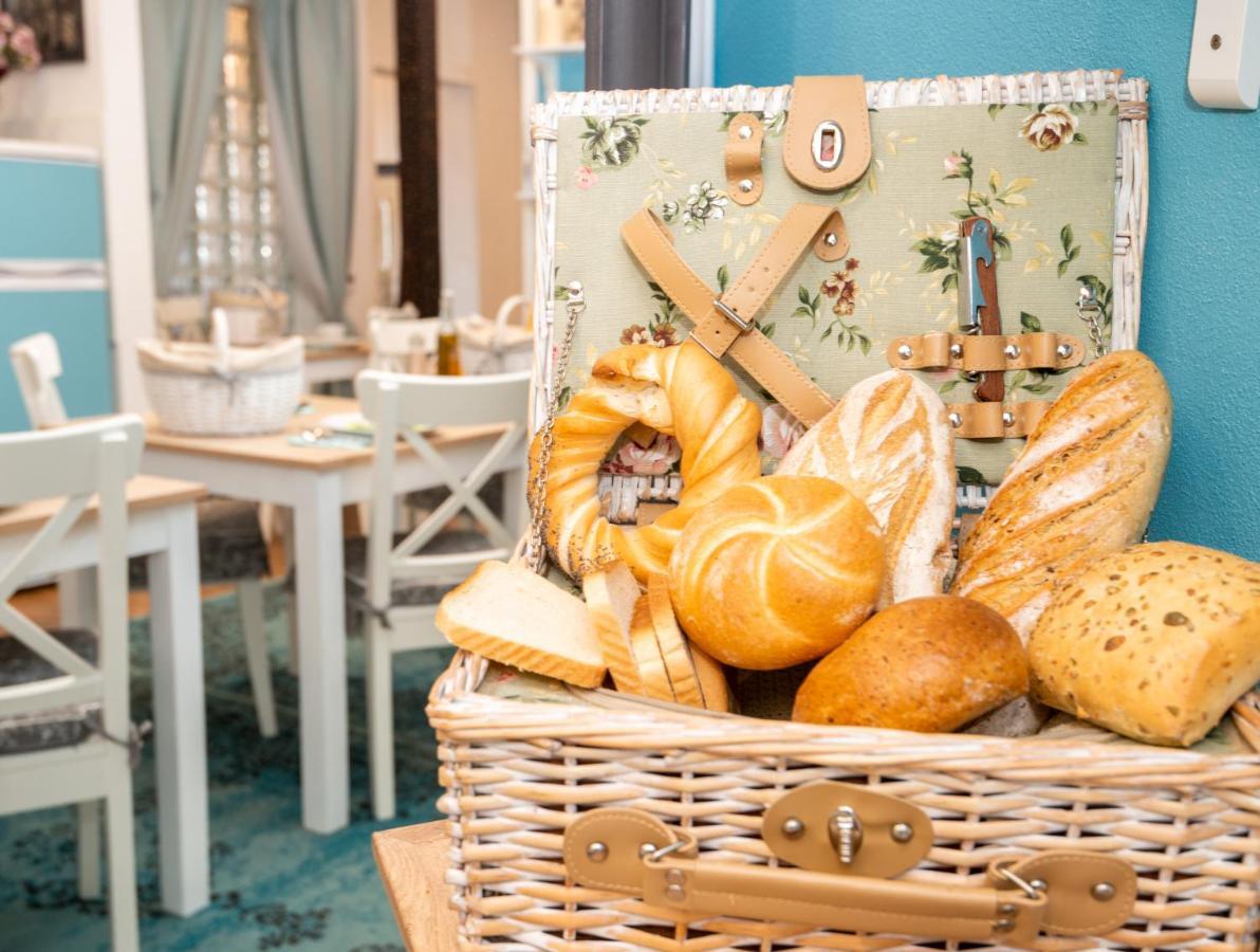 W Starej Karczmie Bed & Breakfast *